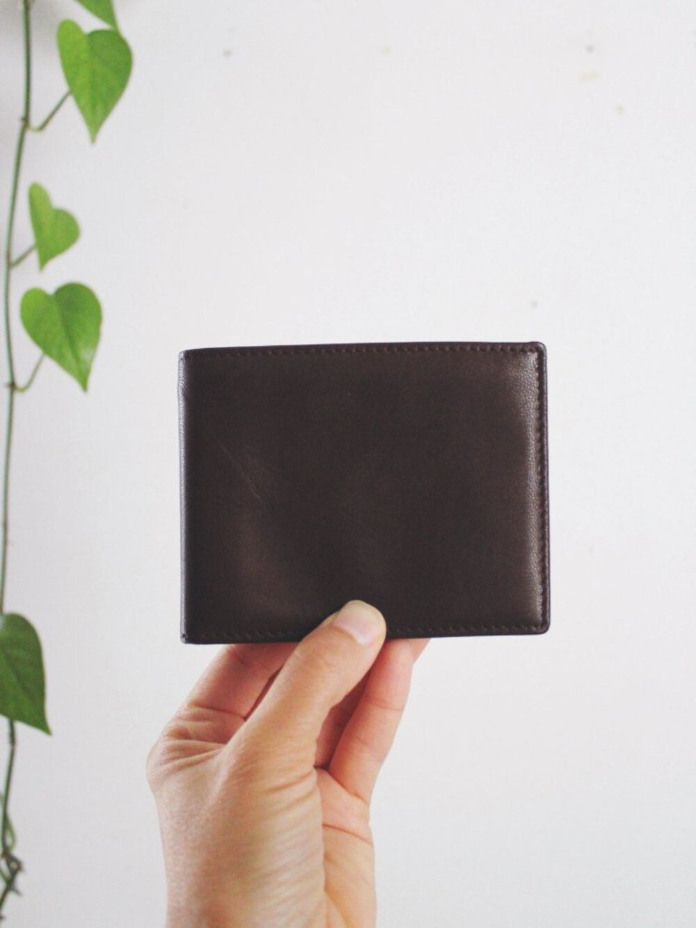 Buxton Mens Vintage Genuine Leather Wallet Dark Brown Minimalist Sleek